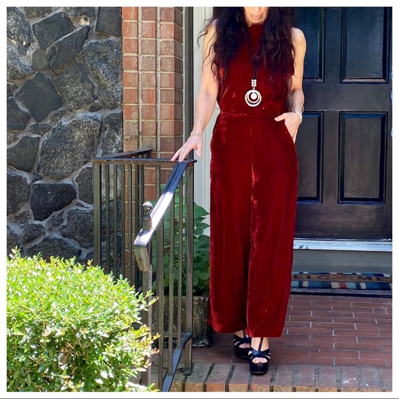 #06 ABSOLUTELY FABULOUS HALTER VELVET JUMPSUIT - Picture 4 of 11